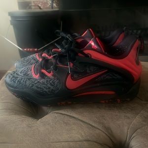 NIKE KD 15 BRED SIZE 7.5 black and red (DC1975-003)